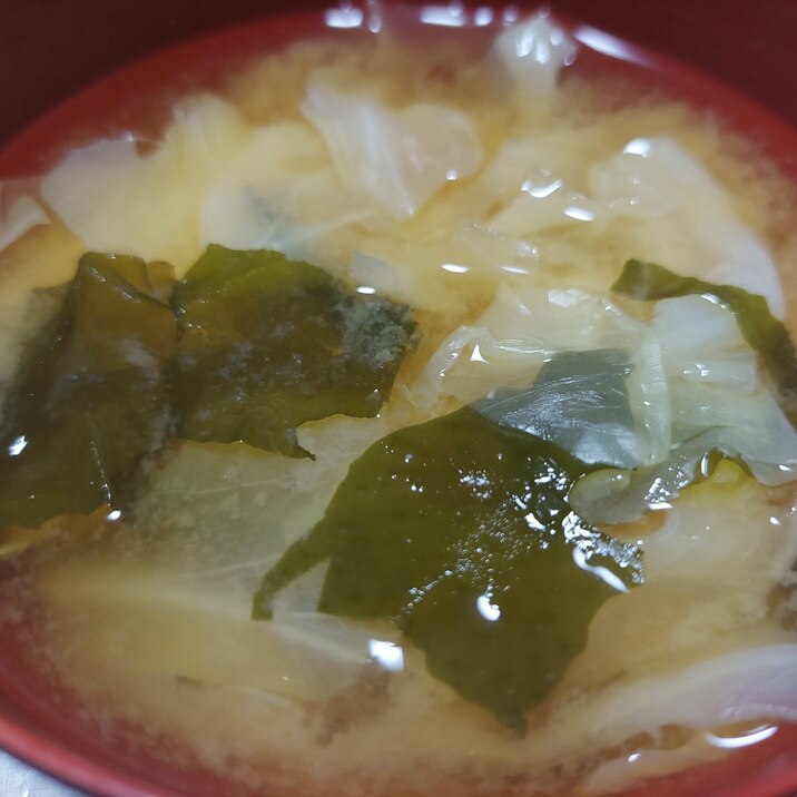 乾燥ワカメとキャベツのお味噌汁